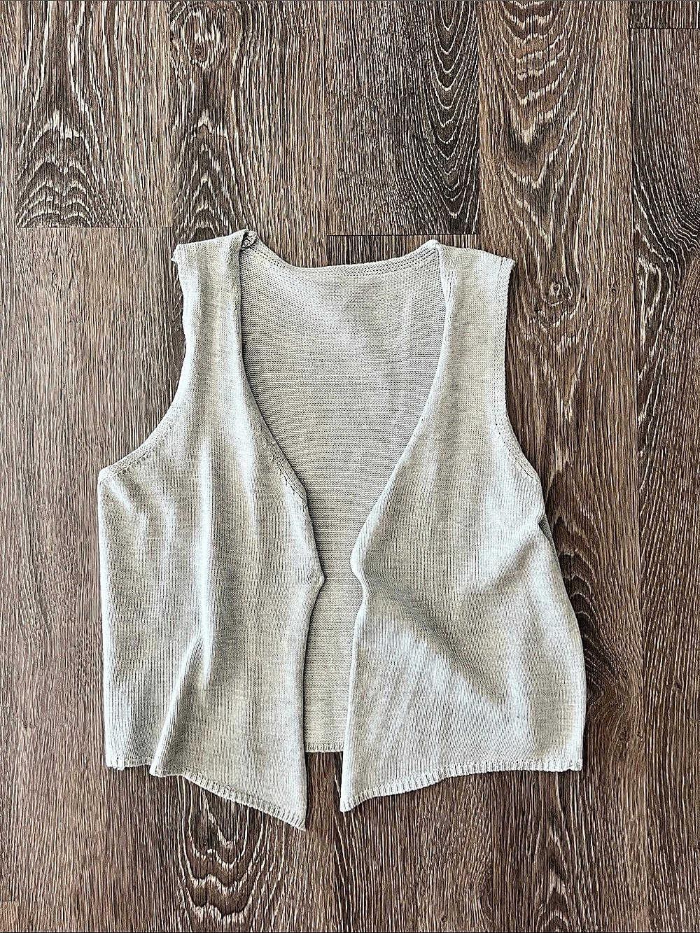 Open Front Knit Vest in Gray
